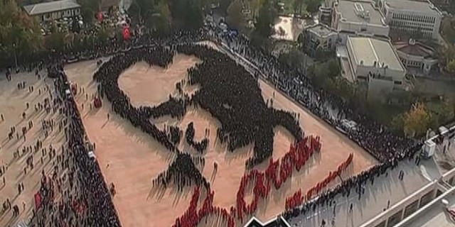 Anıtkabir’de 6 Bin Kişilik Atatürk Silüeti Yapıldı